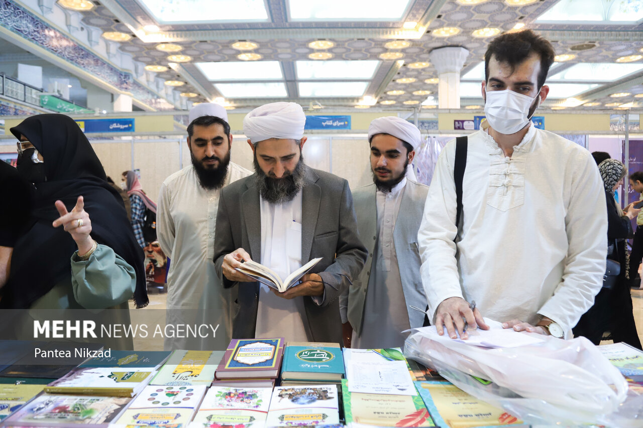 سی و سومین نمایشگاه بین‌المللی در دومین روز  خود پذیرای جمع علاقمندان بود