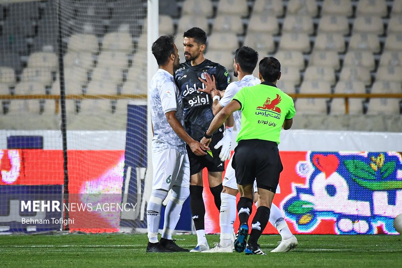 دیدار تیم‌های فوتبال استقلال تهران و آلومینیوم اراک در هفته بیست و هشتم لیگ برتر باشگاههای کشور با نتیجه صفر بر صفر به پایان رسید.