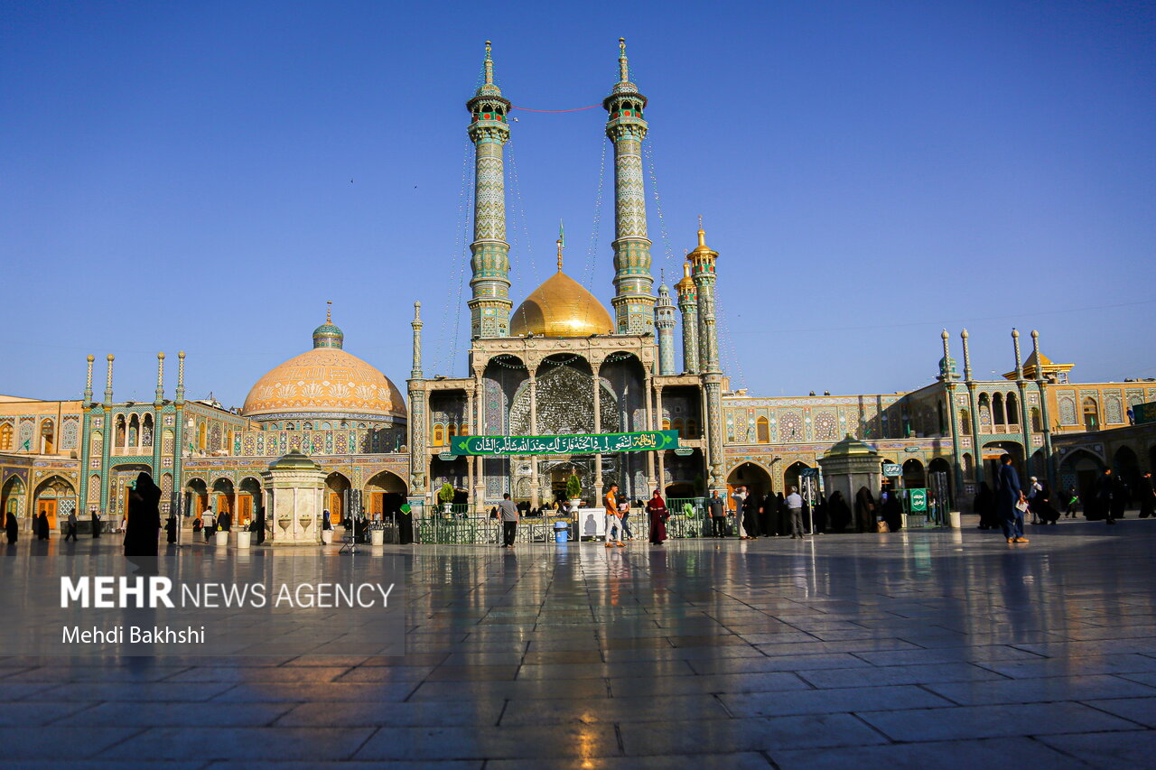 آیین جاروکشی خادمان حضرت معصومه(س)