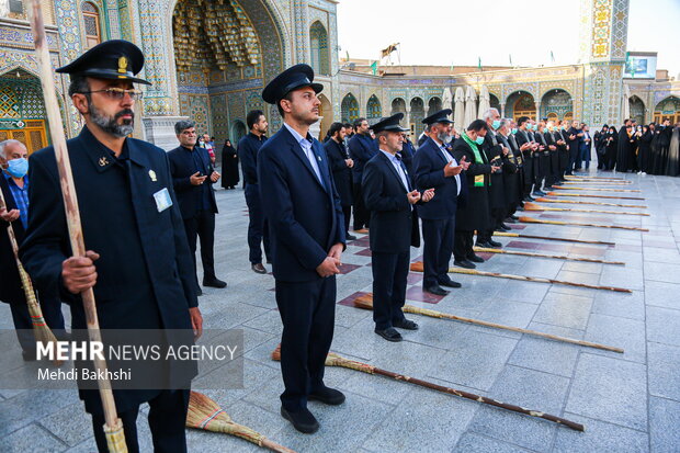 آیین جاروکشی خادمان حضرت معصومه(س)