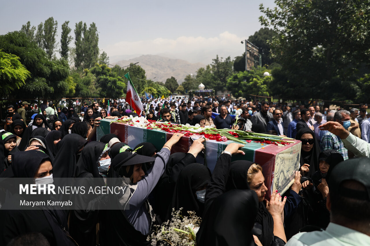 مراسم تشییع دو شهید گمنام در باشگاه انقلاب تهران برگزار شد