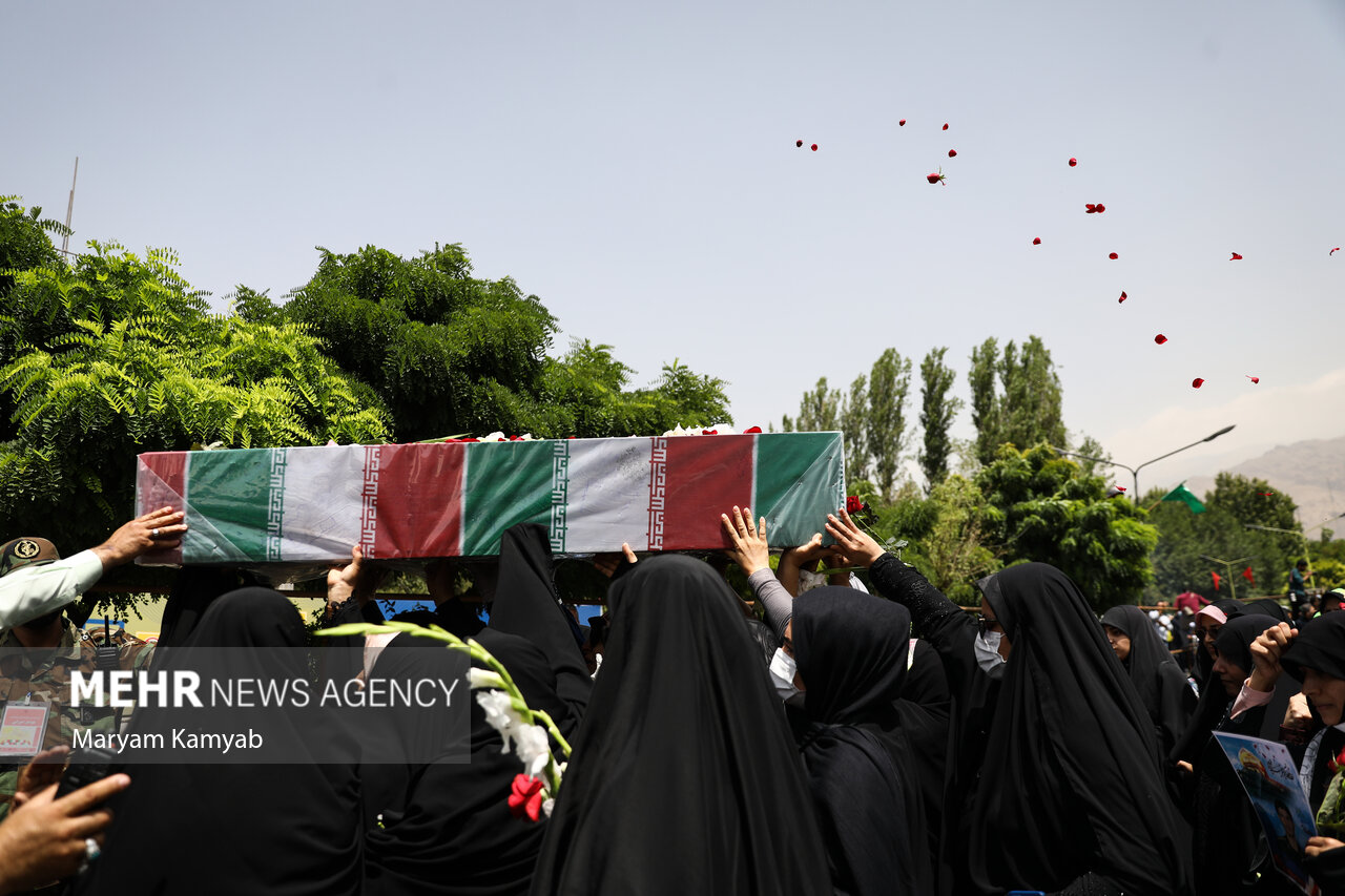 مراسم تشییع دو شهید گمنام در باشگاه انقلاب تهران برگزار شد