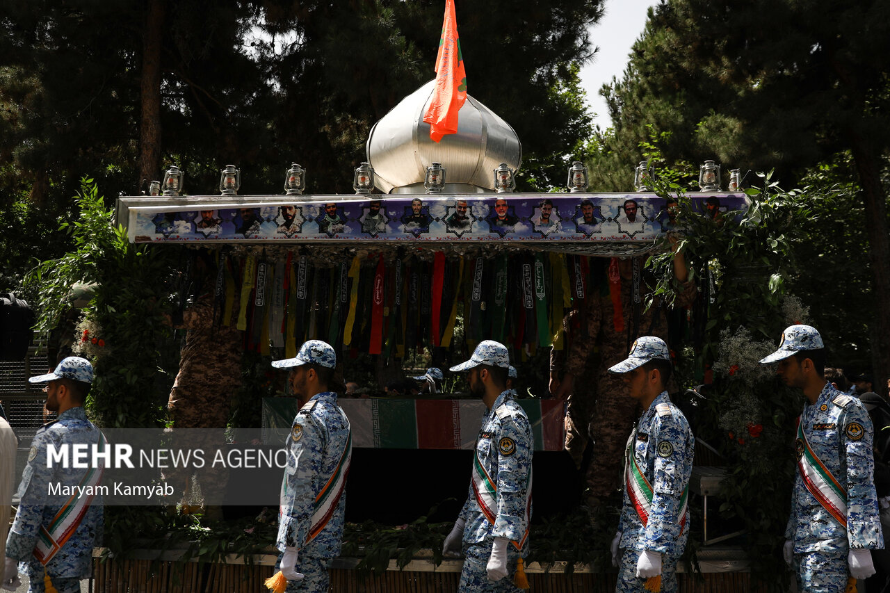 مراسم تشییع دو شهید گمنام در باشگاه انقلاب تهران برگزار شد