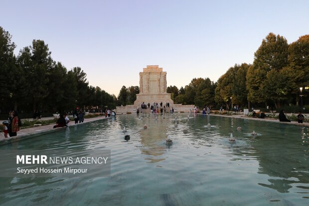 بزرگداشت شاعر پرآوازه مرحوم اخوان ثالث