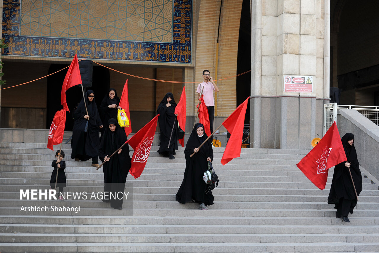 آئین بدرقه زائران و خادمان راهپیمایی جهانی اربعین بعد ازظهر امروز پنجشنبه ۱۰شهریور ۱۴۰۱در مصلی تهران برگزار شد