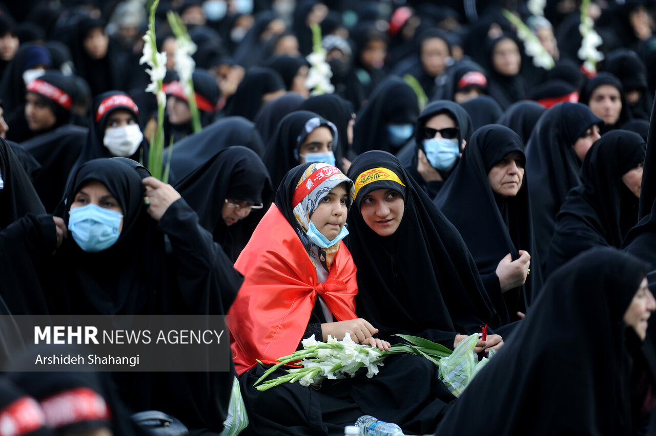 آئین بدرقه زائران و خادمان راهپیمایی جهانی اربعین بعد ازظهر امروز پنجشنبه ۱۰شهریور ۱۴۰۱در مصلی تهران برگزار شد