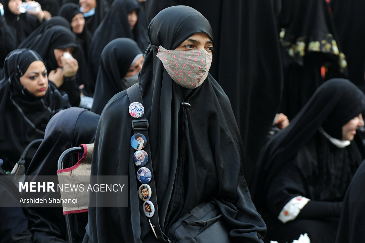 آئین بدرقه زائران و خادمان راهپیمایی جهانی اربعین بعد ازظهر امروز پنجشنبه ۱۰شهریور ۱۴۰۱در مصلی تهران برگزار شد