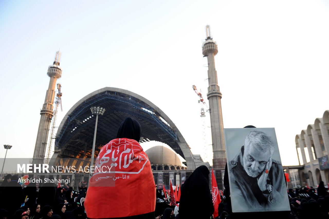 آئین بدرقه زائران و خادمان راهپیمایی جهانی اربعین بعد ازظهر امروز پنجشنبه ۱۰شهریور ۱۴۰۱در مصلی تهران برگزار شد