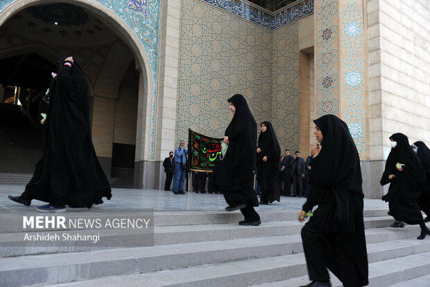 آئین بدرقه زائران و خادمان راهپیمایی جهانی اربعین بعد ازظهر امروز پنجشنبه ۱۰شهریور ۱۴۰۱در مصلی تهران برگزار شد