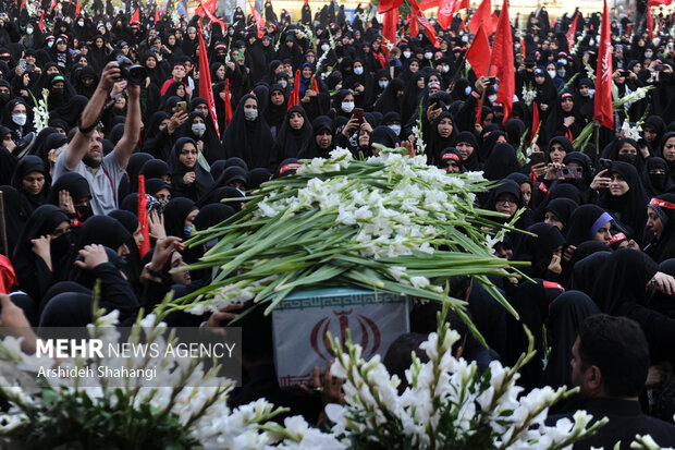 آئین بدرقه زائران و خادمان راهپیمایی جهانی اربعین بعد ازظهر امروز پنجشنبه ۱۰شهریور ۱۴۰۱در مصلی تهران برگزار شد