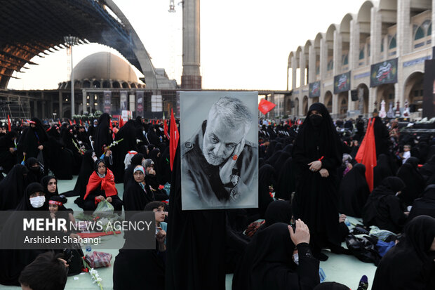 آئین بدرقه زائران و خادمان راهپیمایی جهانی اربعین بعد ازظهر امروز پنجشنبه ۱۰شهریور ۱۴۰۱در مصلی تهران برگزار شد