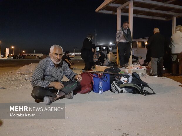 بازگشت زوار از مرز مهران