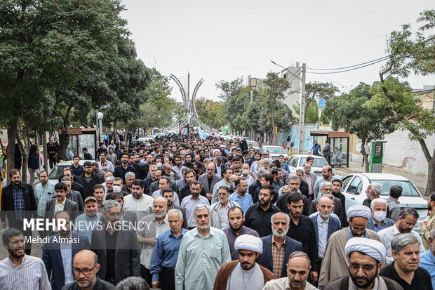 تجمع خودجوش مردم زنجان در اعتراض به حوادث اخیر