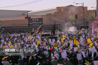 عهد می‌بندیم در دفاع از مردم به وظیفه انقلابی خود عمل کنیم