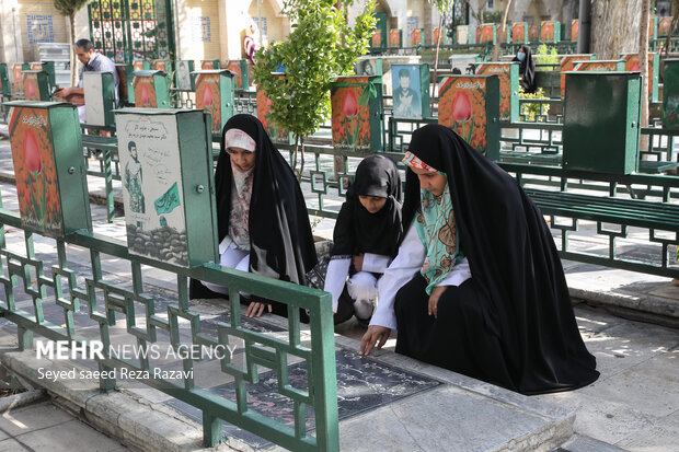 مراسم تجدید میثاق جامعه ورزش با آرمان‌های شهدا همزمان با هفته تربیت بدنی با حضور سیدحمید سجادی، وزیر ورزش‌وجوانان صبح امروز پنج شنبه ۲۸ مهر ماه ۱۴۰۱ در گلزار شهدای امامزاده علی اکبر (ع) چیذر برگزار شد