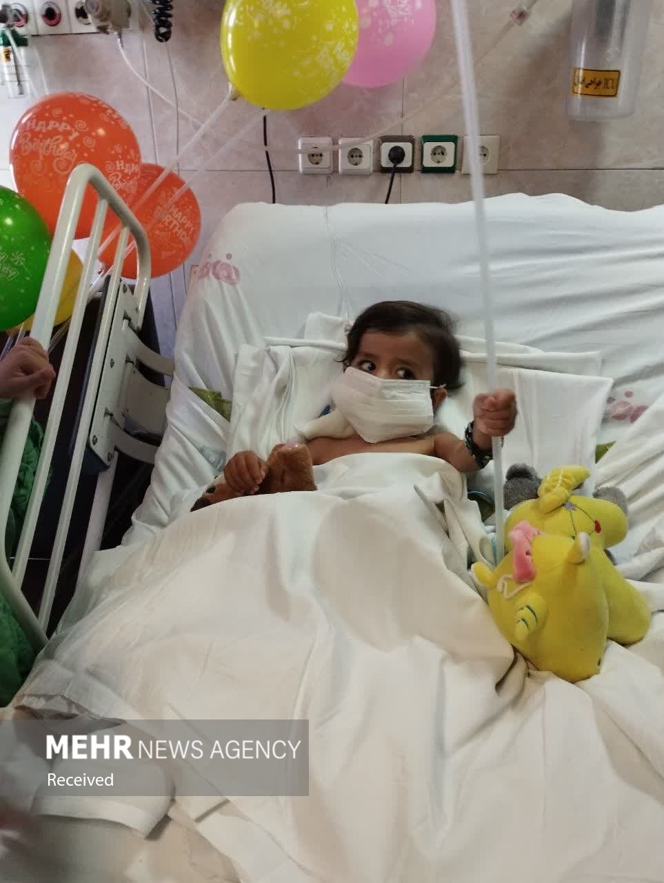تولد راستین کودک مجروح حادثه تروریستی شاهچراغ(ع) در بیمارستان