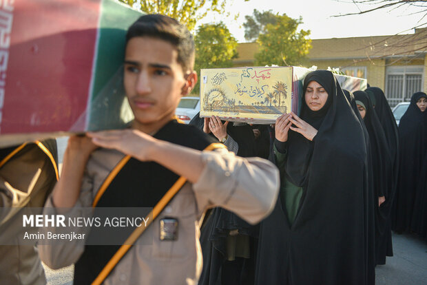 استقبال از پیکر ۱۰ «شهید» دوران دفاع مقدس