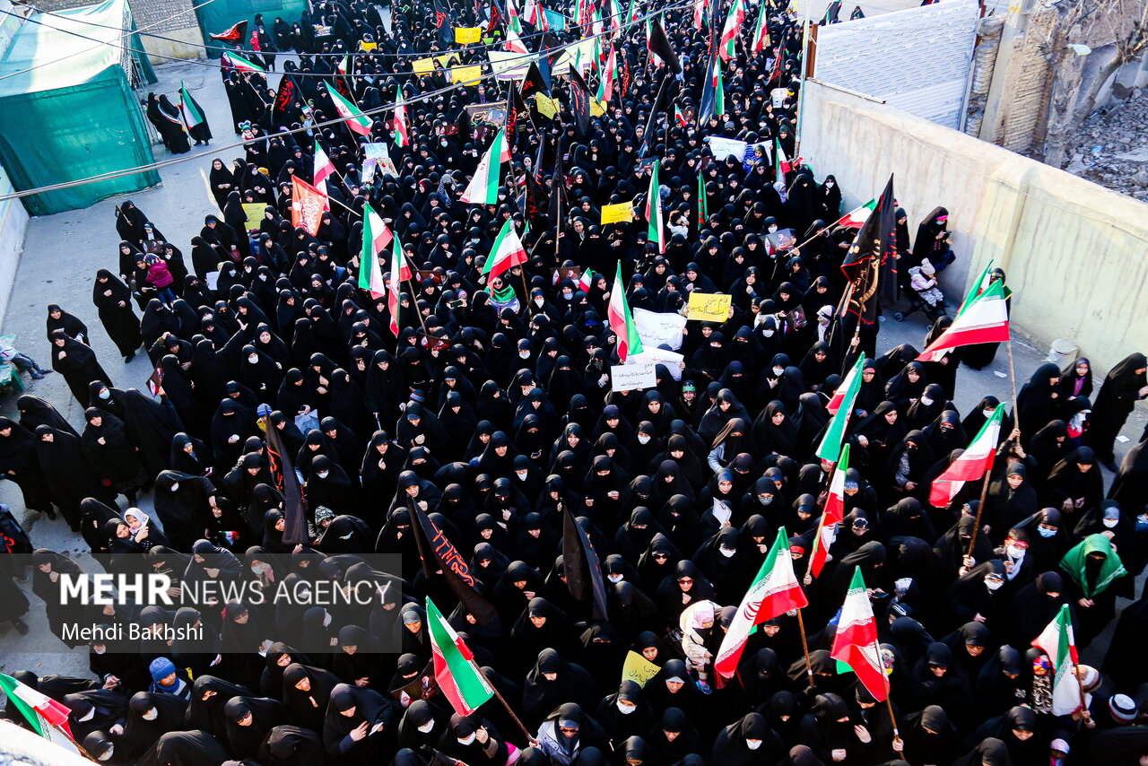 راهپیمایی بانوان قمی در حمایت از حجاب