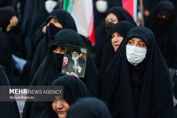 راهپیمایی بانوان قمی در حمایت از حجاب