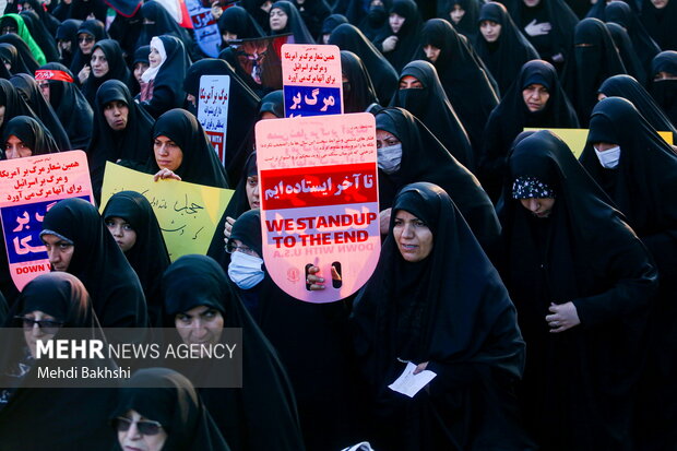 راهپیمایی بانوان قمی در حمایت از حجاب