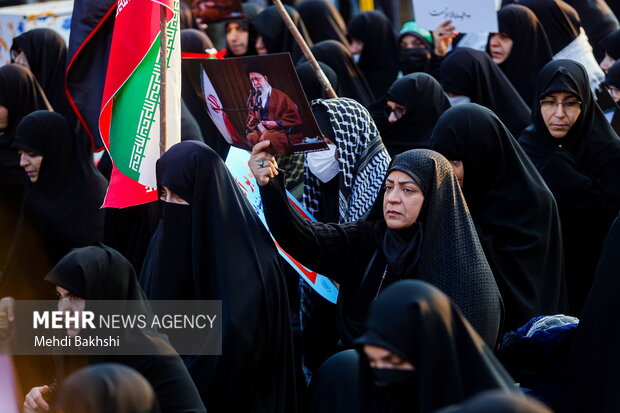 راهپیمایی بانوان قمی در حمایت از حجاب