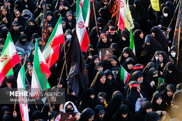 راهپیمایی بانوان قمی در حمایت از حجاب