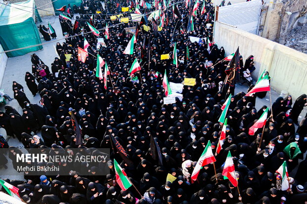 راهپیمایی بانوان قمی در حمایت از حجاب