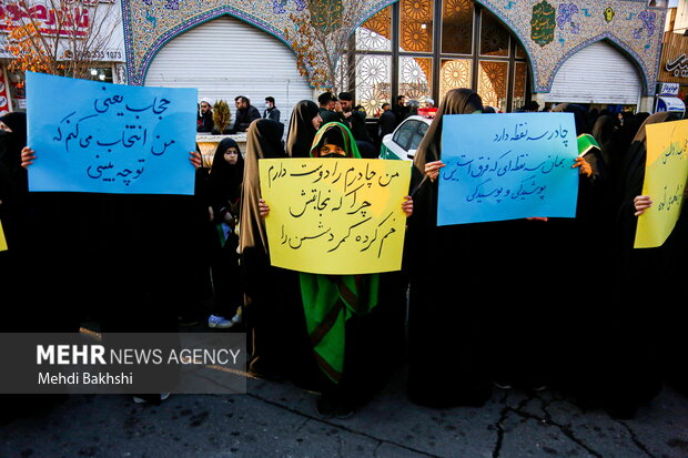 راهپیمایی بانوان قمی در حمایت از حجاب