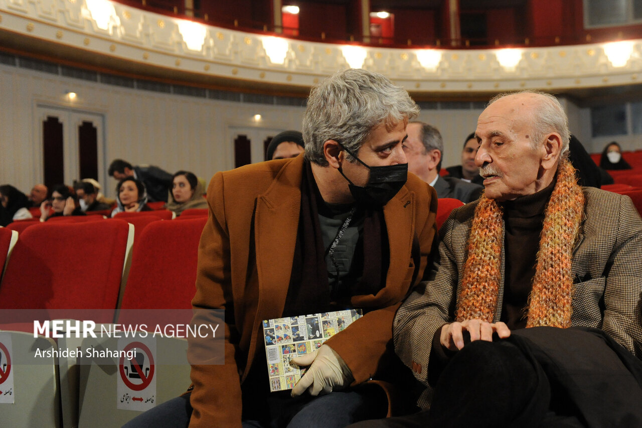 محمد یعقوبی کارگردان تئاتر در چهل و یکمین مراسم جشنواره تئاتر فجر حضور دارد