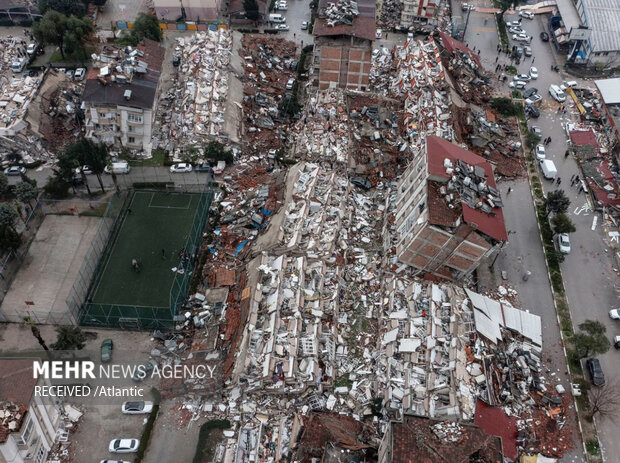 اداره بلایای طبیعی و حوادث غیرمترقبه ترکیه بامداد سه شنبه اعلام کرد که شمار جانباختگان این زلزله به ۲ هزار و ۹۲۱ نفر و زخمی‌ها به ۱۵ هزار و ۸۳۴ نفر افزایش یافته است