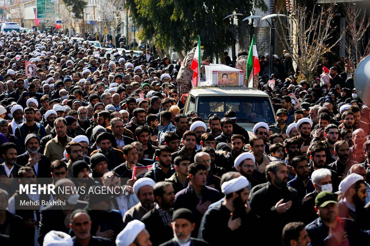 تشییع پیکر شهید دفاع مقدس «علیرضا بادرام» در قم