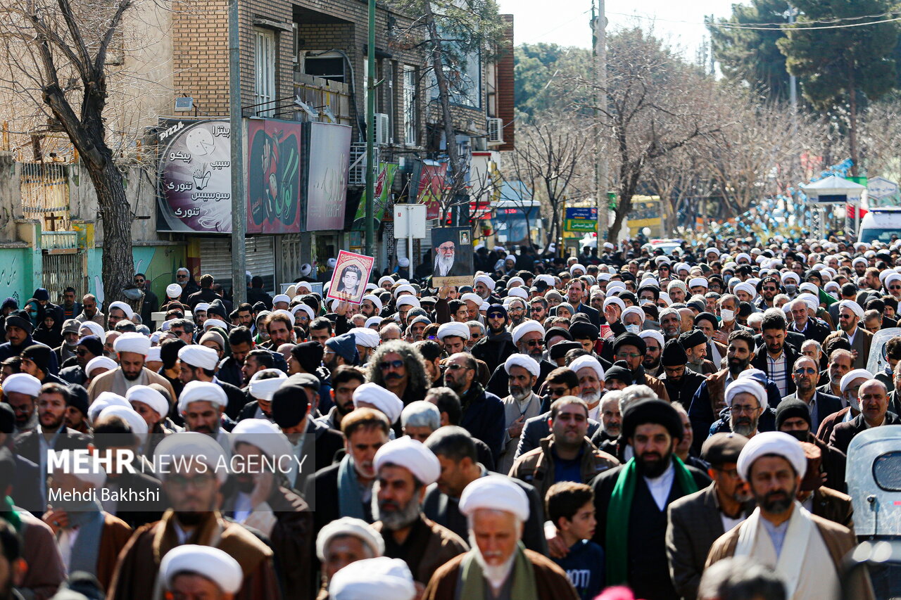 تشییع پیکر شهید دفاع مقدس «علیرضا بادرام» در قم