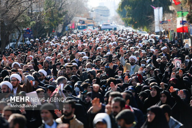 تشییع پیکر شهید دفاع مقدس «علیرضا بادرام» در قم