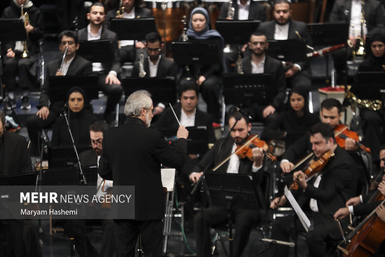 در اولین روز از سی و هشتمین جشنواره موسیقی فجر ارکستر ملی با حضور محمد مهدی اسماعیلی در تالار وحدت تهران قطعاتی را اجرا کردند