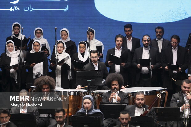 در اولین روز از سی و هشتمین جشنواره موسیقی فجر ارکستر ملی با حضور محمد مهدی اسماعیلی در تالار وحدت تهران قطعاتی را اجرا کردند