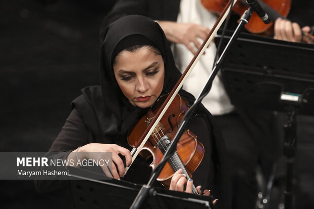 در اولین روز از سی و هشتمین جشنواره موسیقی فجر ارکستر ملی با حضور محمد مهدی اسماعیلی در تالار وحدت تهران قطعاتی را اجرا کردند