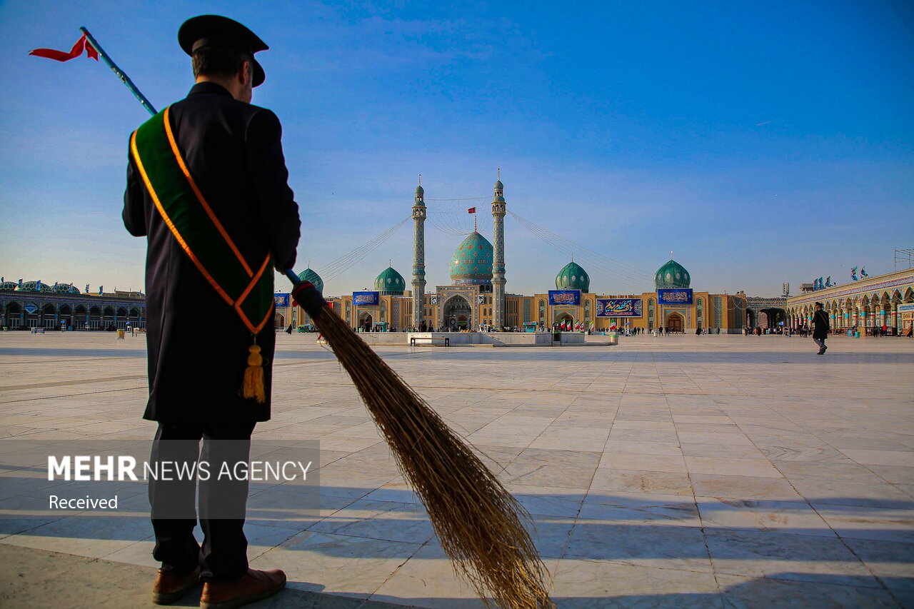 آیین جاروکشی خادمان مسجد مقدس جمکران