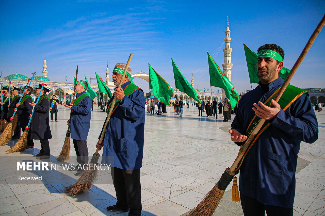 آیین جاروکشی خادمان مسجد مقدس جمکران