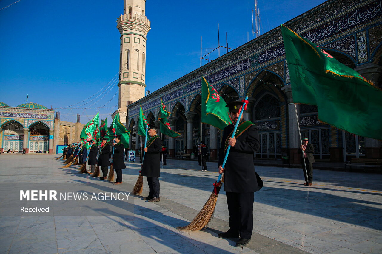 آیین جاروکشی خادمان مسجد مقدس جمکران