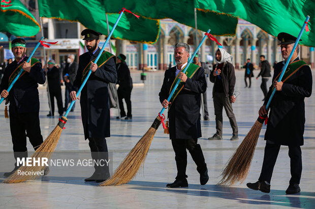 آیین جاروکشی خادمان مسجد مقدس جمکران