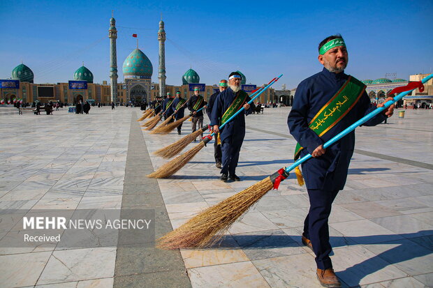 آیین جاروکشی خادمان مسجد مقدس جمکران