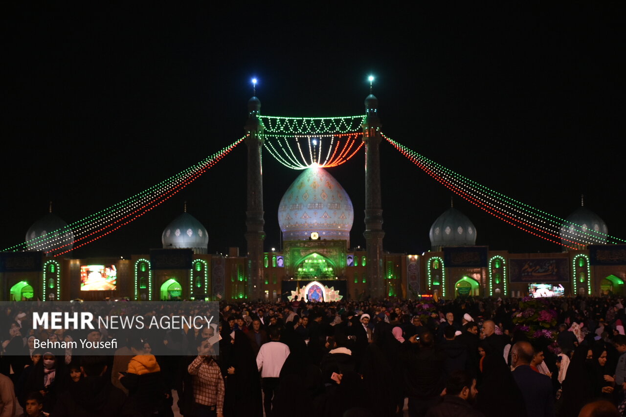 مسجد جمکران در شب نیمه شعبان