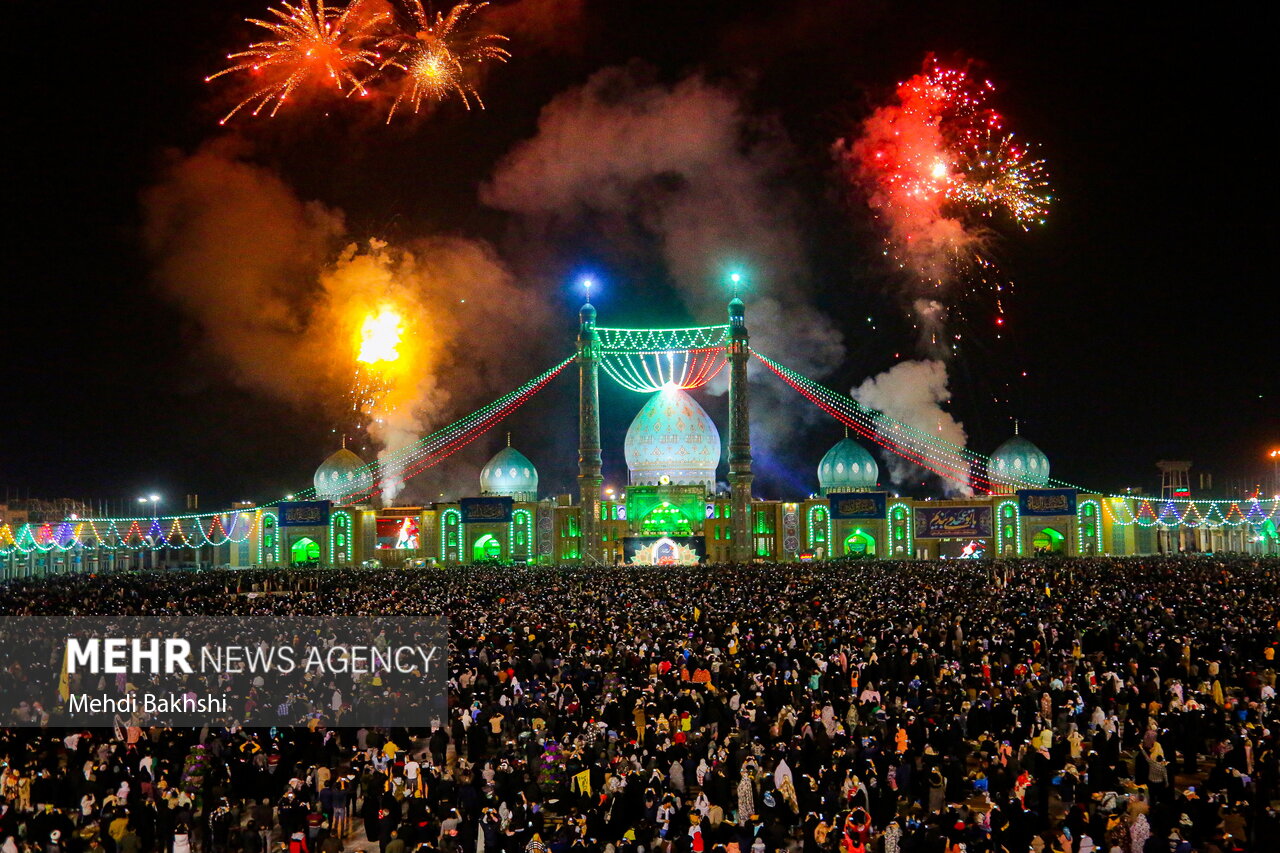 حال و هوای مسجد مقدس جمکران در شب نیمه شعبان