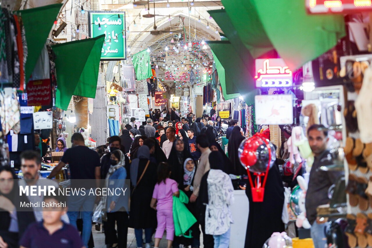 تصاویر / حال و هوای بازار قم در آستانه عید نوروز  