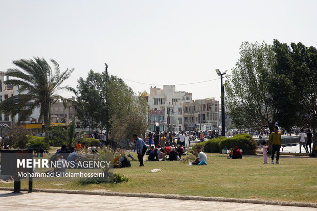 حضور مسافران نوروزی در ساحل بوشهر