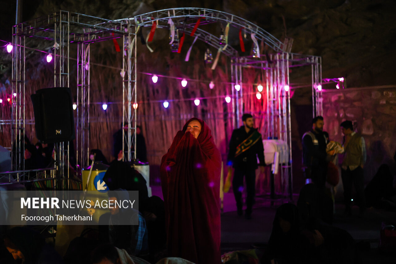 مراسم احیای شب نوزدهم ماه مبارک رمضان بامداد دوشنبه ۲۱ فروردین ۱۴۰۲ با حضور گسترده مردم تهران در کهف الشهدا برگزار شد