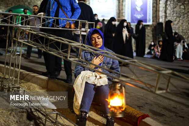 مراسم احیای شب نوزدهم ماه مبارک رمضان بامداد دوشنبه ۲۱ فروردین ۱۴۰۲ با حضور گسترده مردم تهران در کهف الشهدا برگزار شد