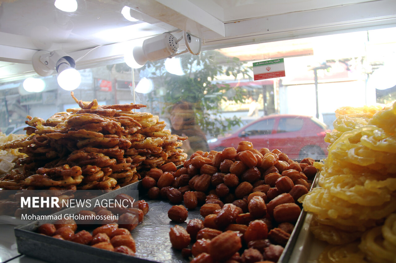 آش بوشهری، زولبیا، بامیه، رنگینیگ، خرما و ارده افطاری بوشهری