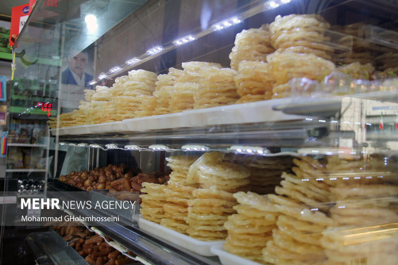 آش بوشهری، زولبیا، بامیه، رنگینیگ، خرما و ارده افطاری بوشهری