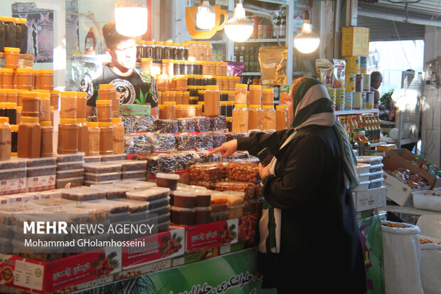 آش بوشهری، زولبیا، بامیه، رنگینیگ، خرما و ارده افطاری بوشهری